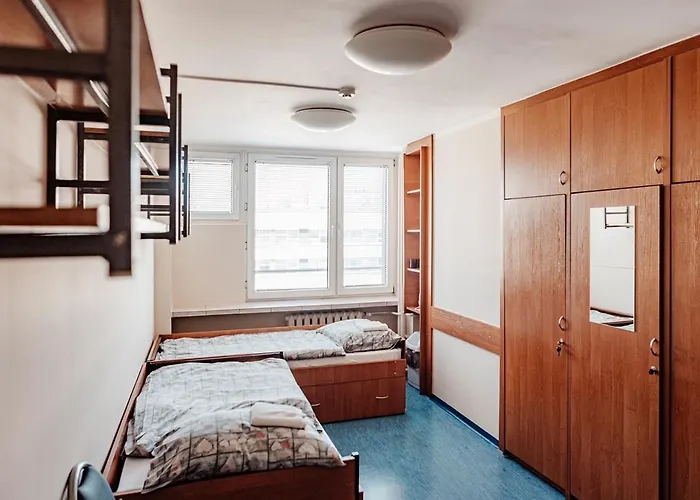 بيت شباب Akropol