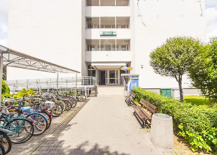 بيت شباب Akropol